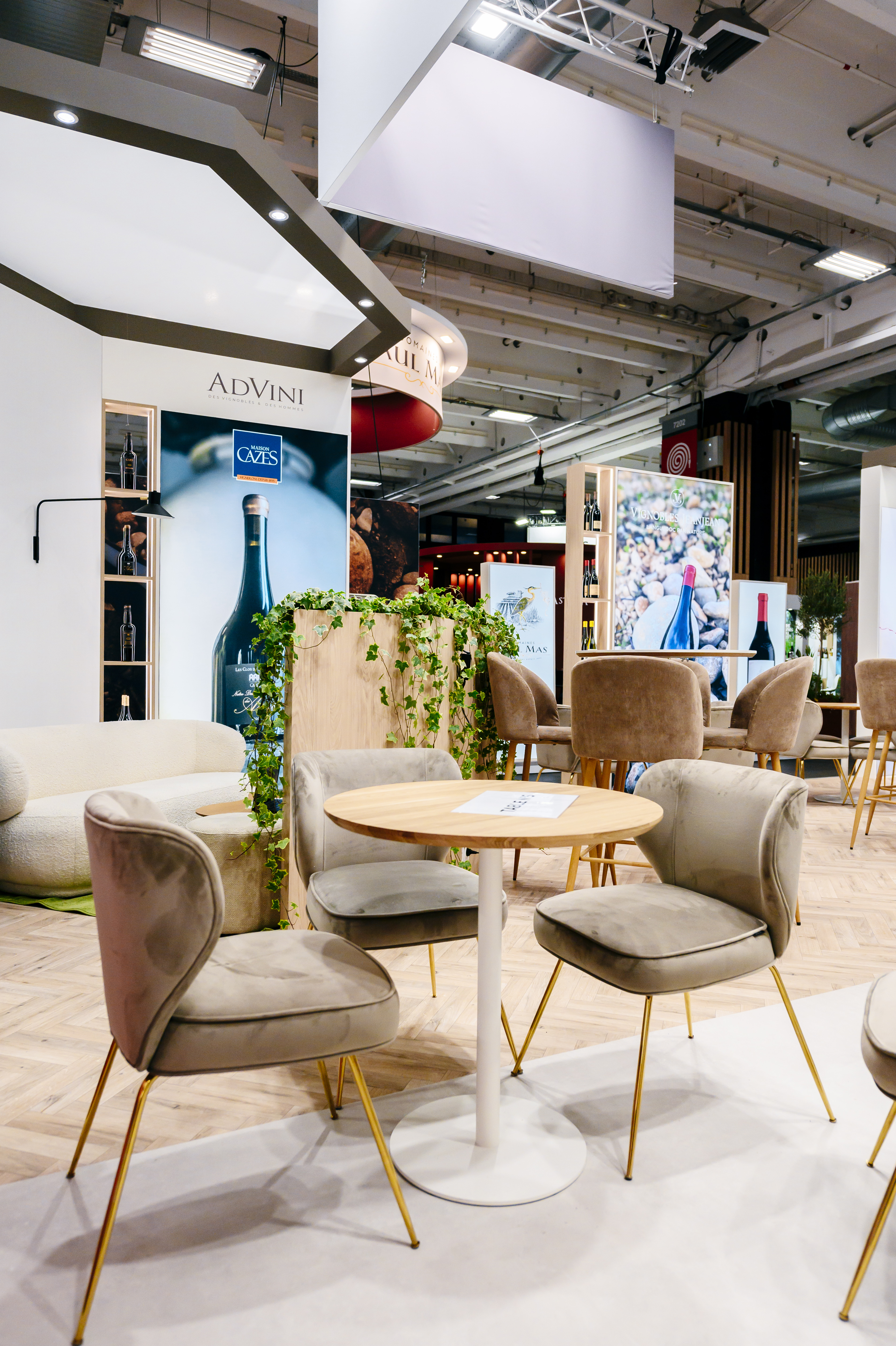 Location-gueridon-marielle-chene-rond-pied-blanc-3