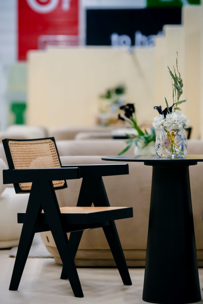 Product illustration Container Pedestal Table 4