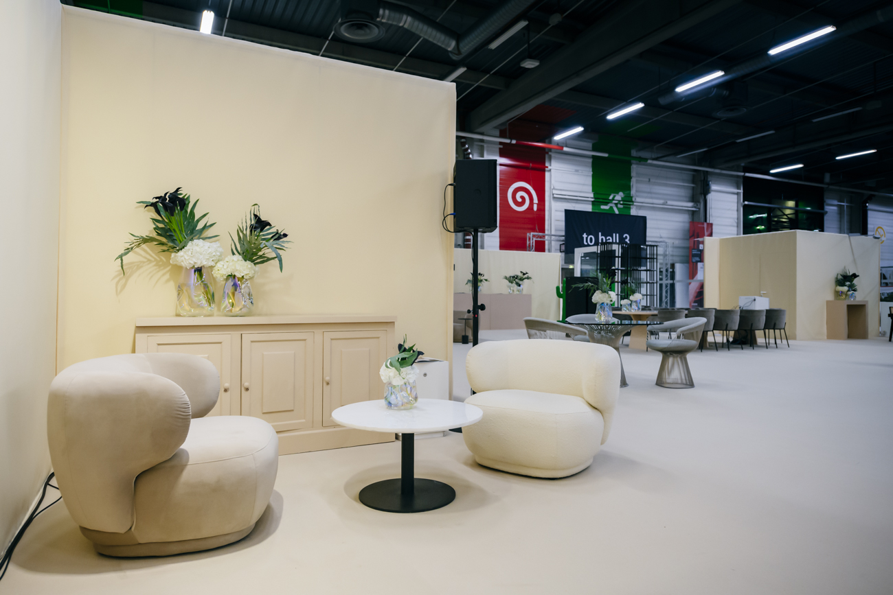 Product illustration Giulia Armchair Ecru Curly 9