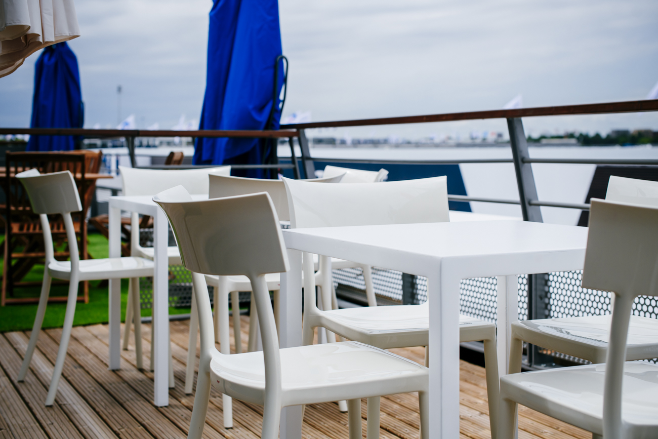 Location-chaise-catwalk-blanc-5