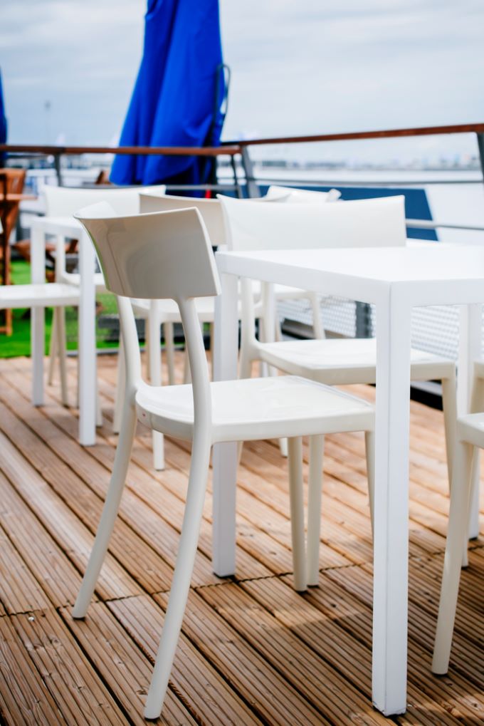 Location-chaise-catwalk-blanc-6