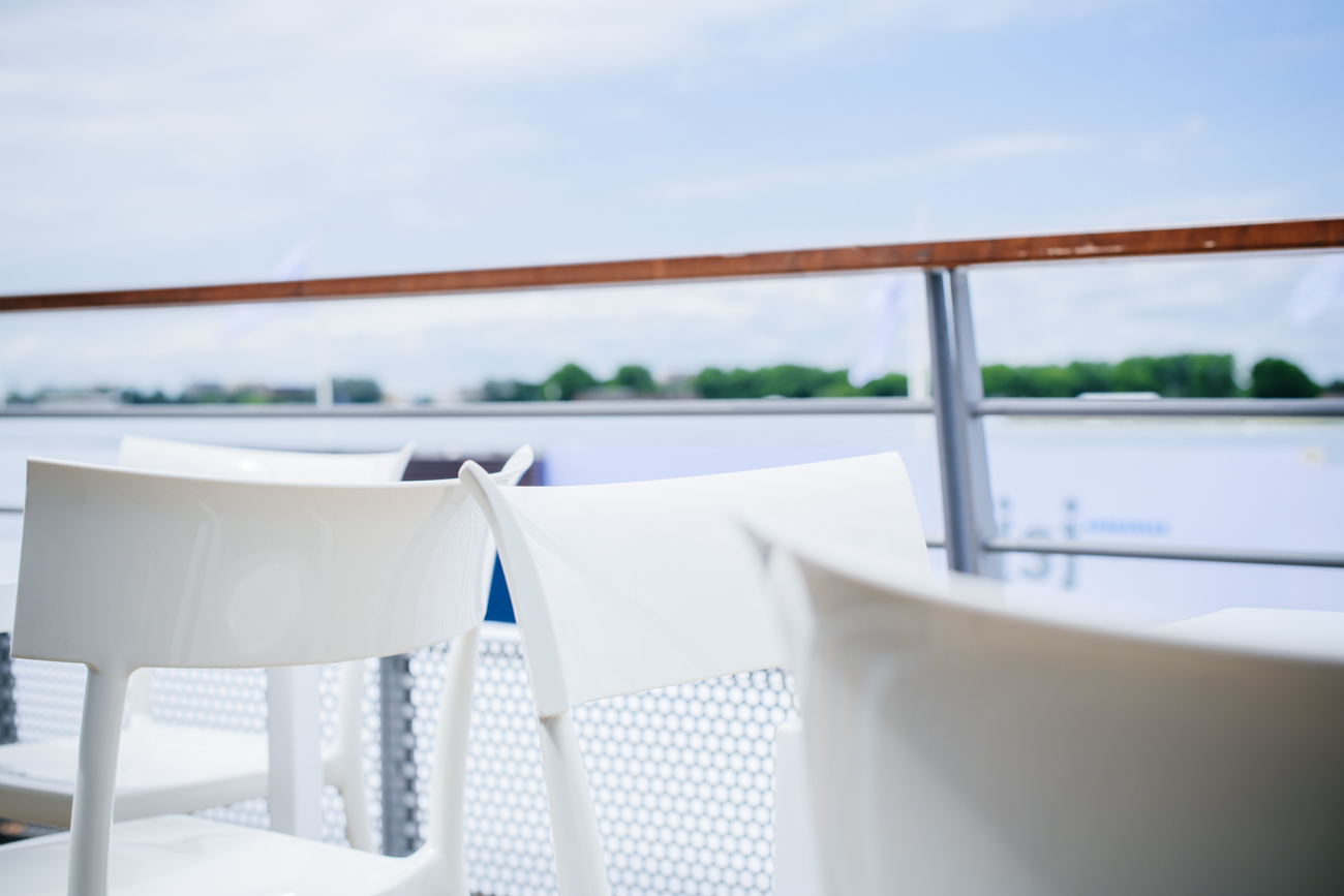 Location-chaise-catwalk-blanc-7
