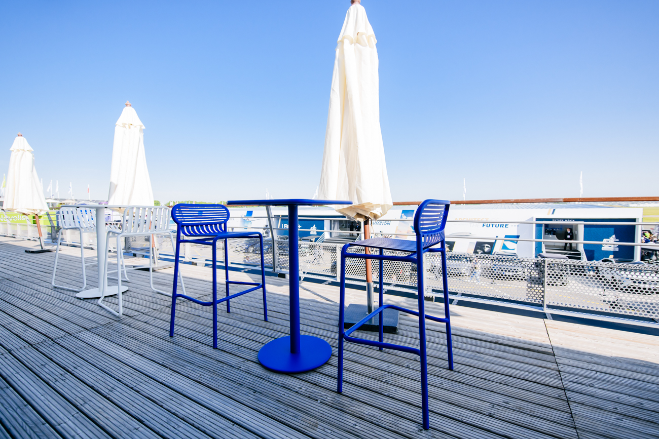 Rent-week-end-high-table-blue-central-5