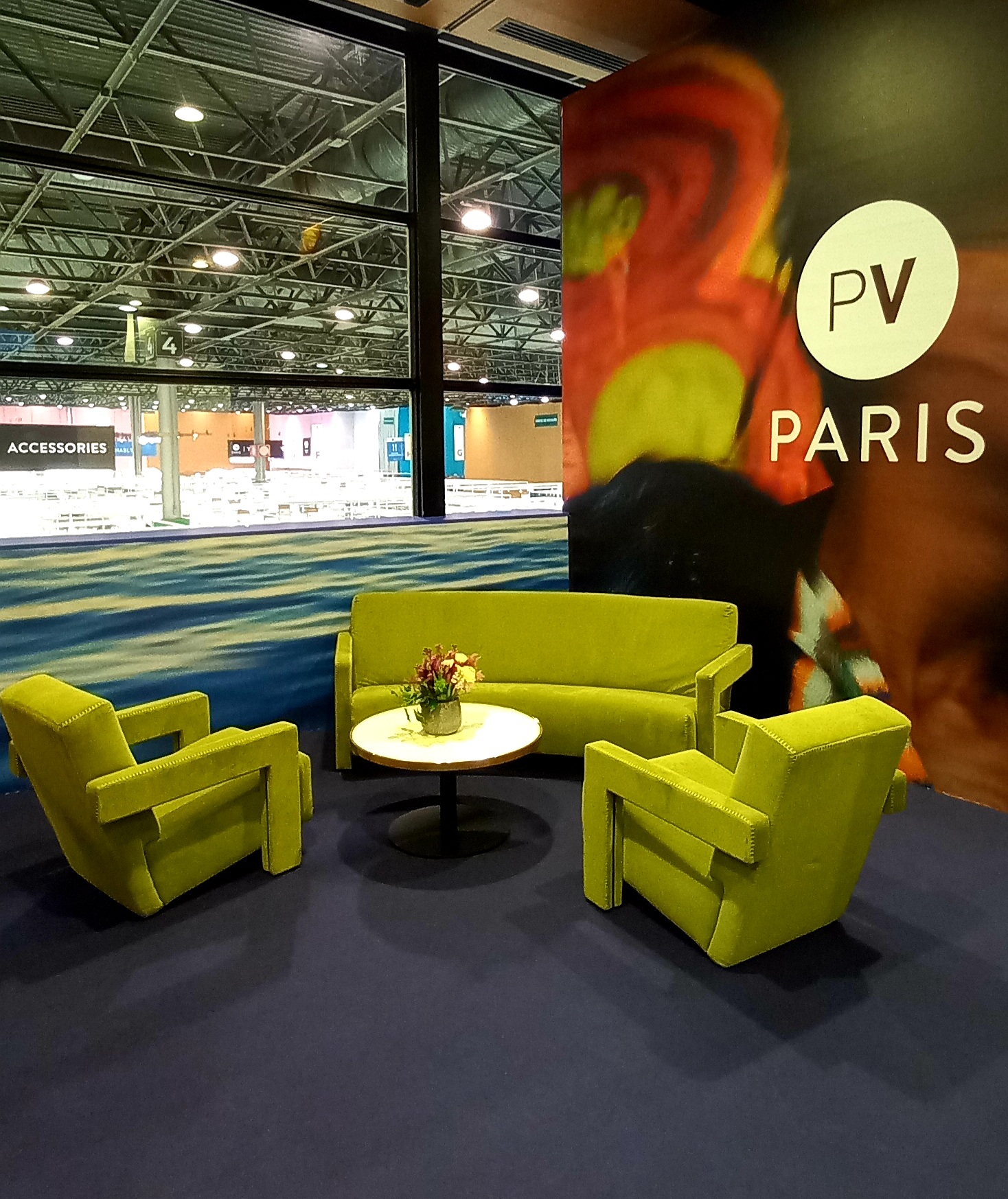 Rent-emaille-round-coffee-table-5