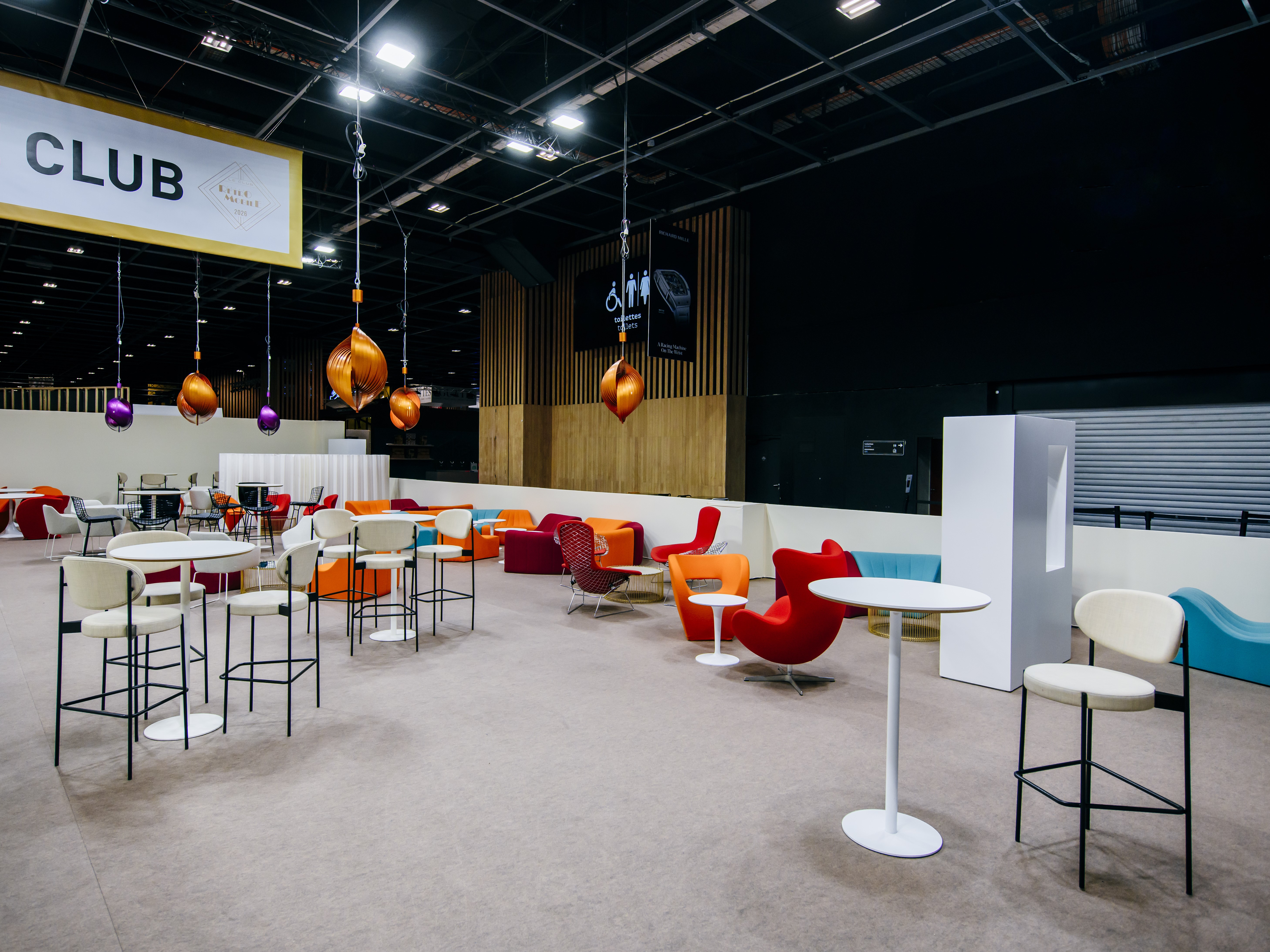 Location-mange-debout-marielle-rond-blanc-pied-blanc-6