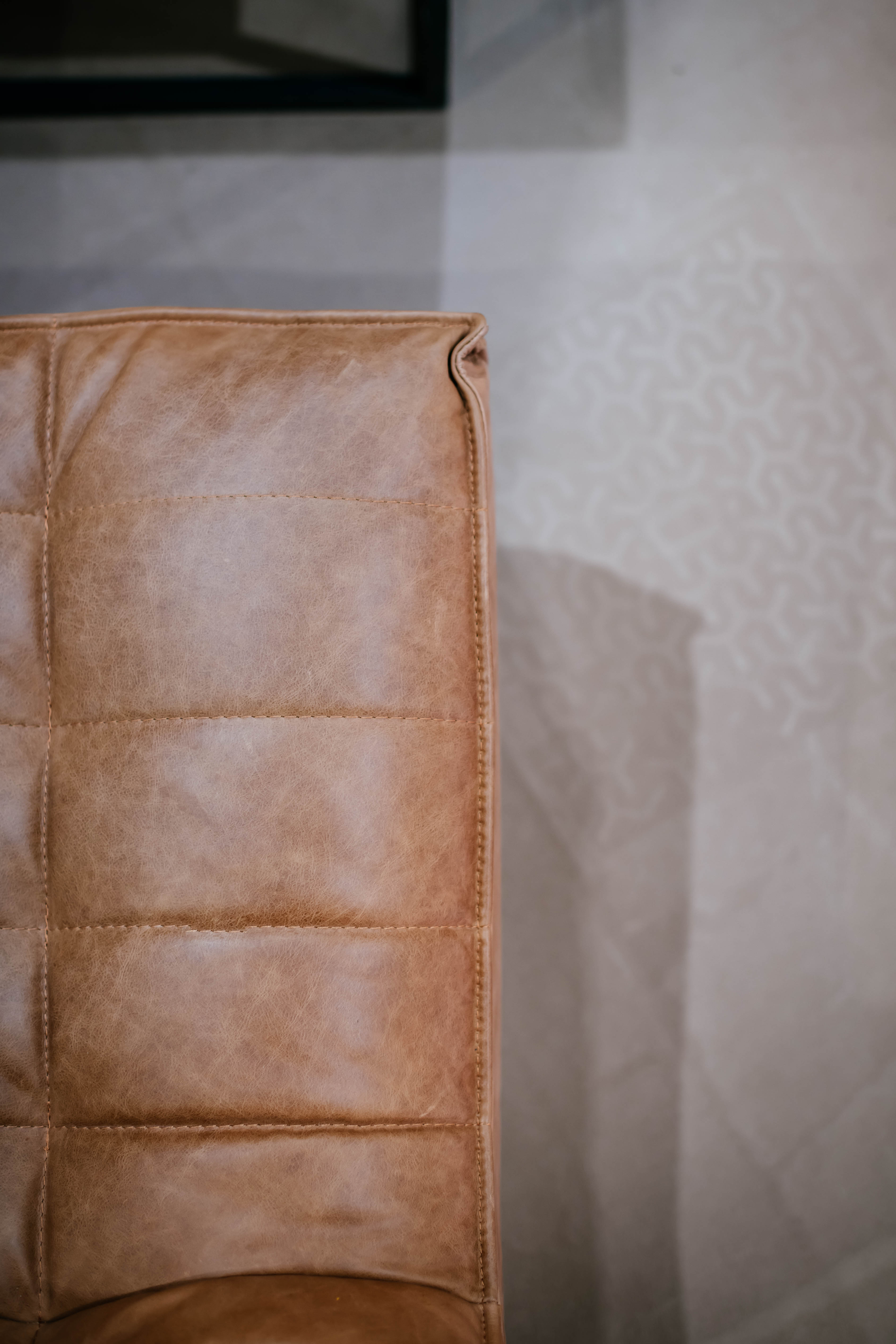 Rent-low-armles-chair-n701-right-leather-9