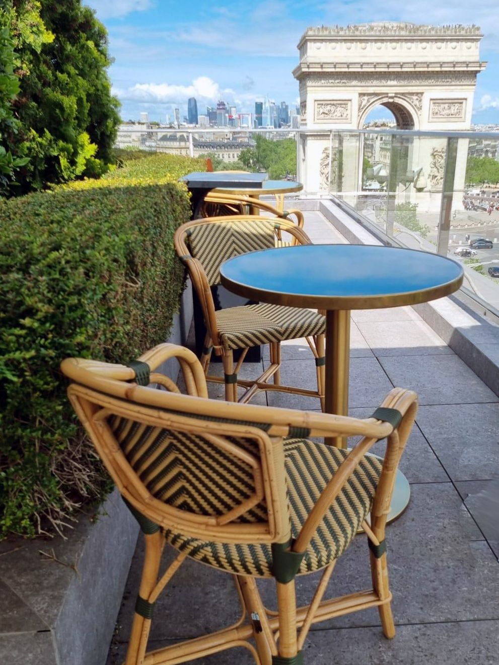 Illustration 4 du produit Gatsby Emaillé Pedestal Table