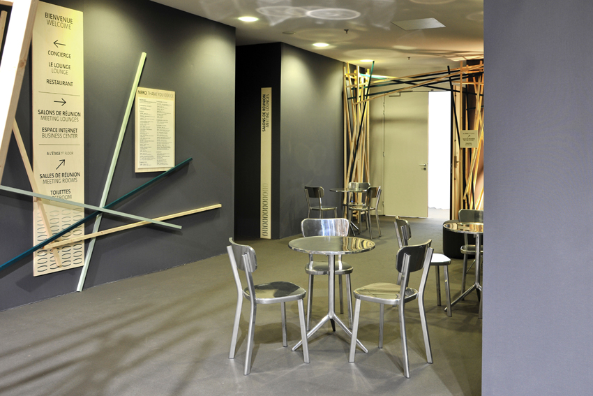 Illustration 4 du produit Central Pedestal Table