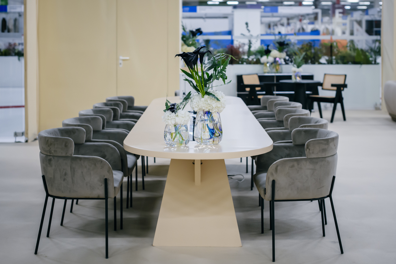 Product illustration Oval Galère Table 4