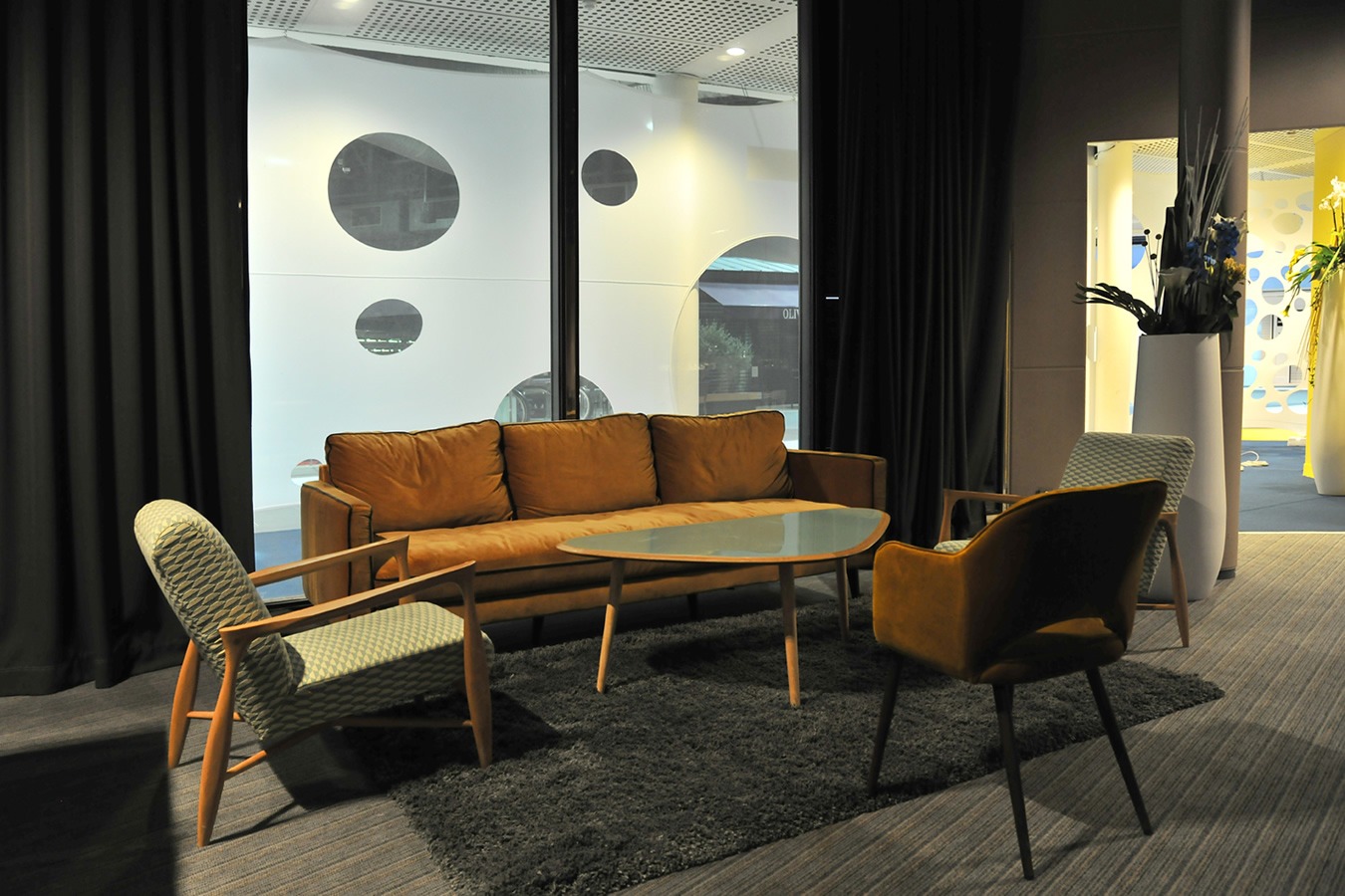 Illustration 5 du produit Gatsby Sofa 3 Seater Yellow Mustard Piping Black