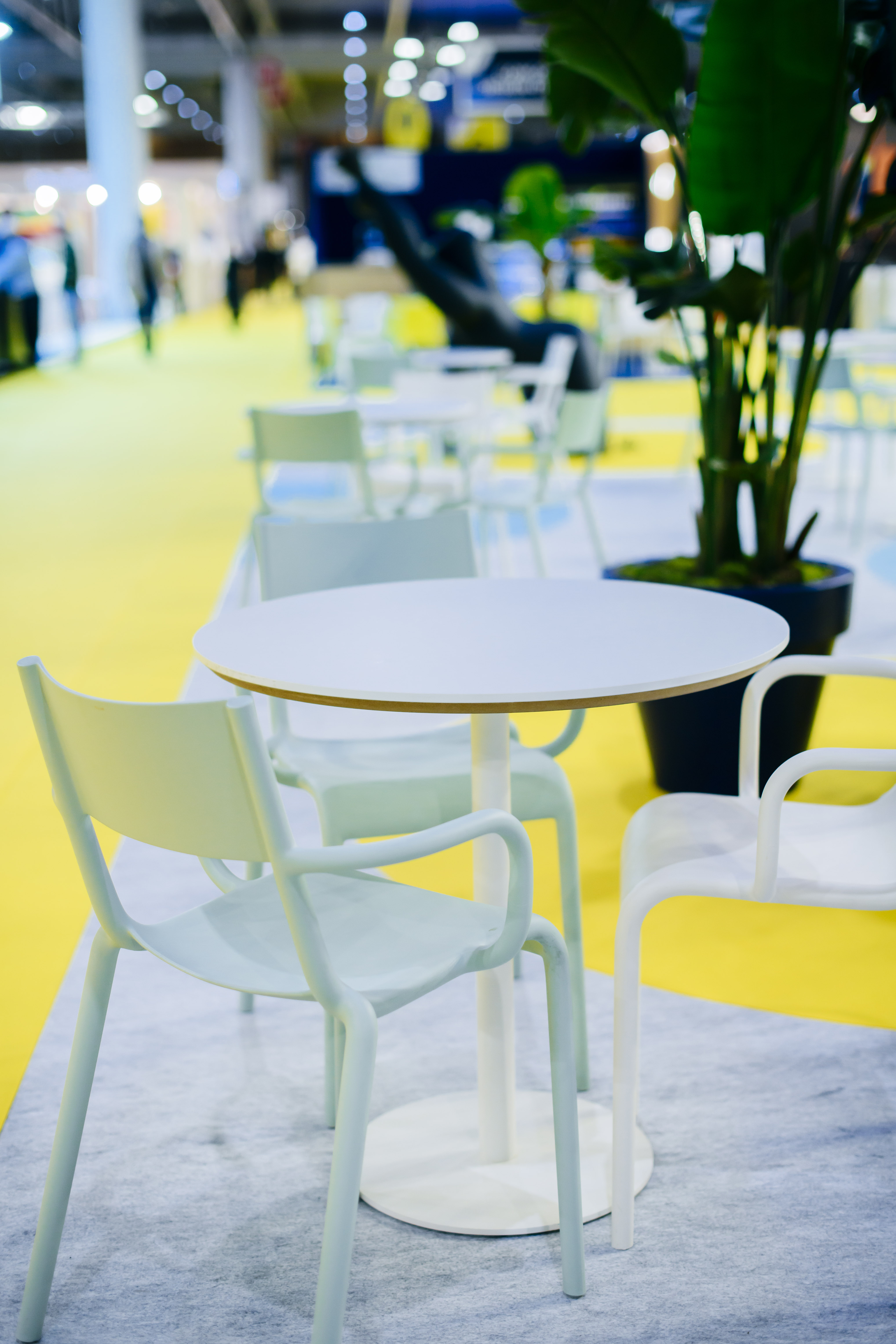 Location-gueridon-marielle-rond-blanc-pied-blanc-3