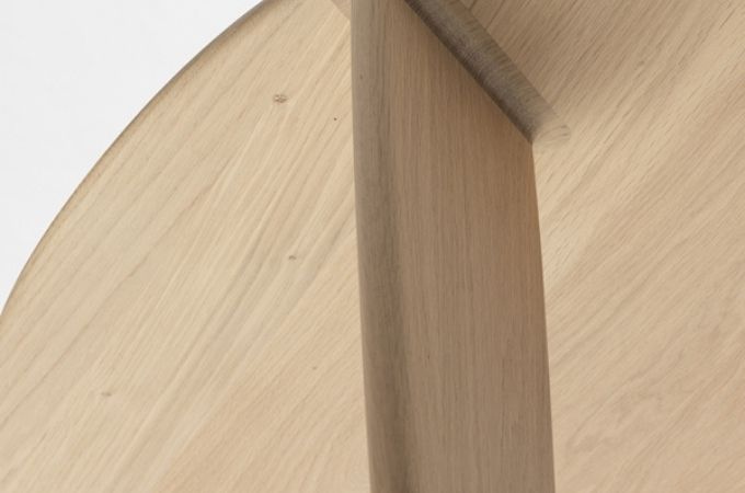 Rent-teheme-gm-oak-coffee-table-4