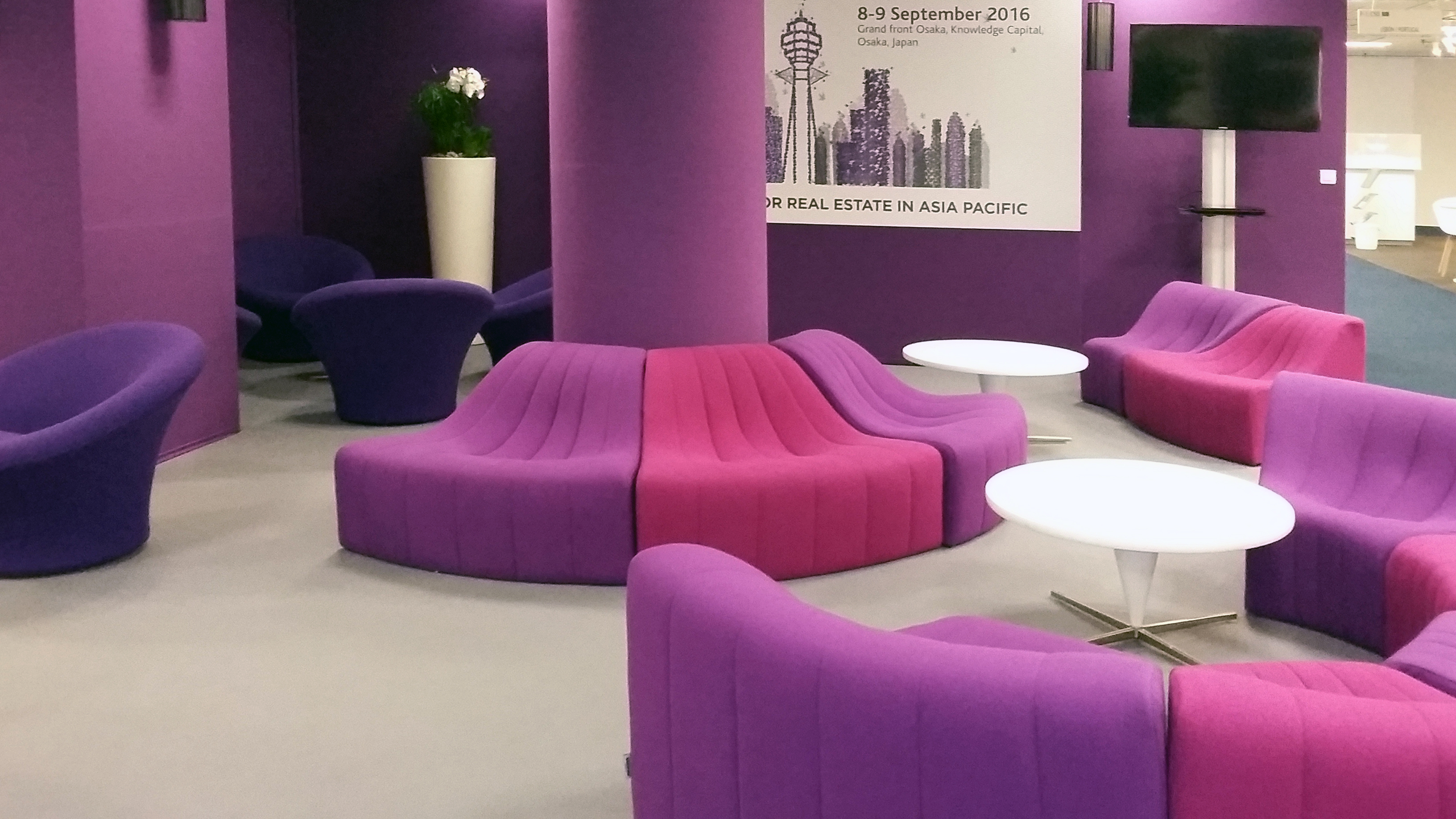 Illustration 6 du produit Chromatique Low Armless Chair Fuchsia Sm