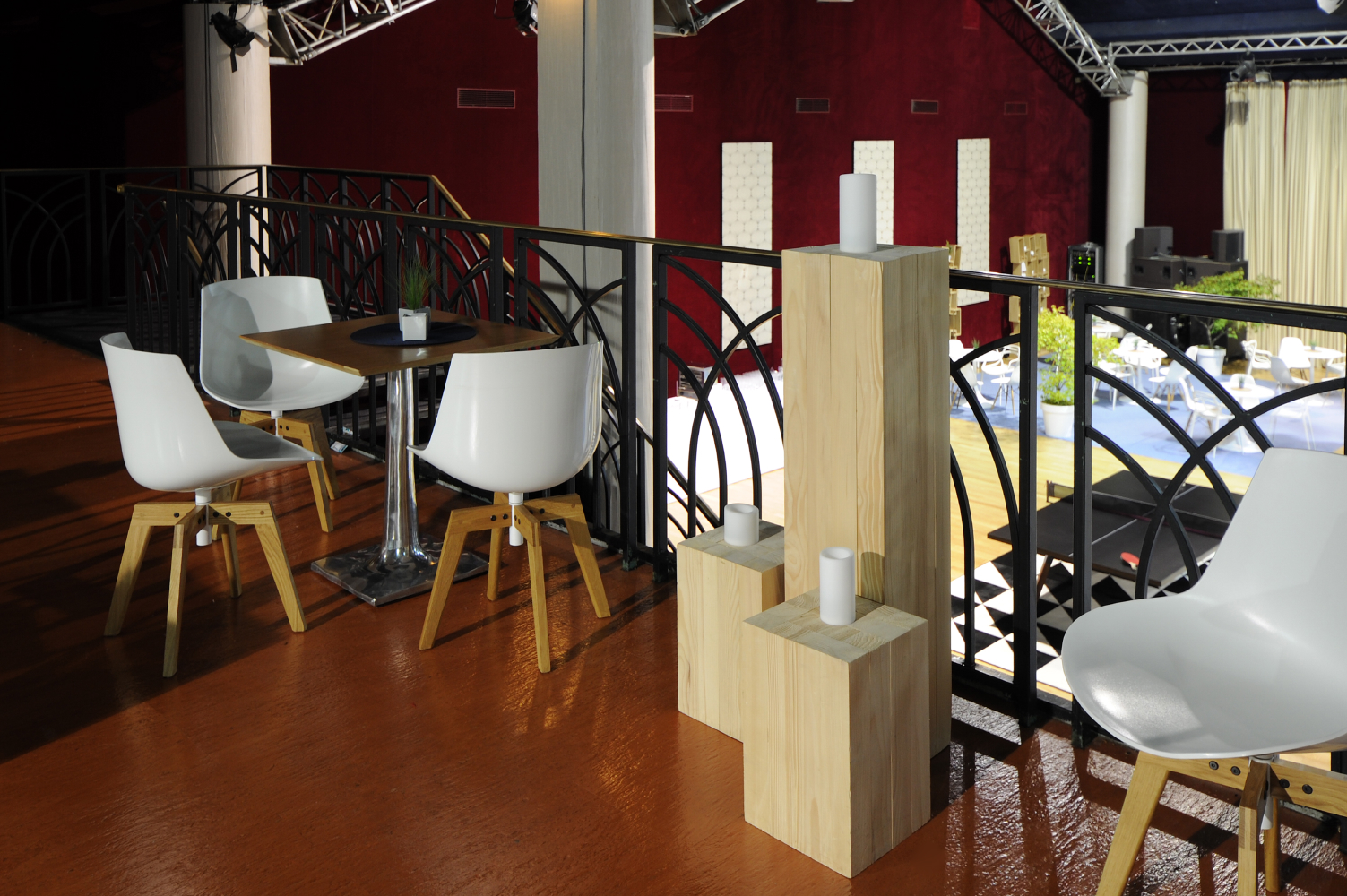 Location-stele-wood-40-x-27-7